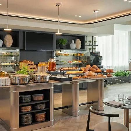 Courtyard By Marriott Hotel *