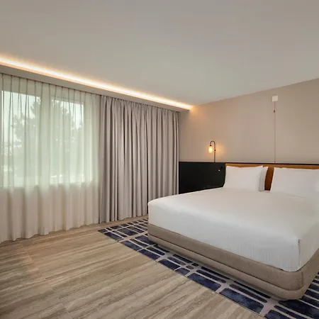 Courtyard By Marriott ホテル ヘント