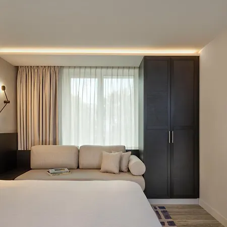 Courtyard By Marriott