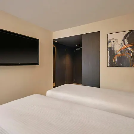 Courtyard By Marriott Hotel 4*