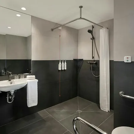 Courtyard By Marriott Hotel