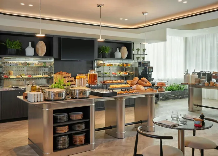 Courtyard By Marriott Hotel *