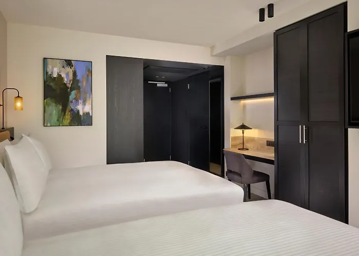 Courtyard By Marriott Hotel *