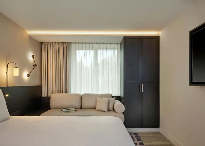 Courtyard By Marriott Hotel