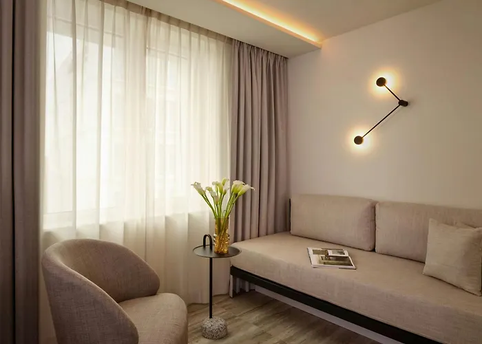 Courtyard By Marriott Hotel