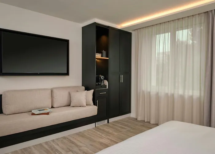 Courtyard By Marriott *