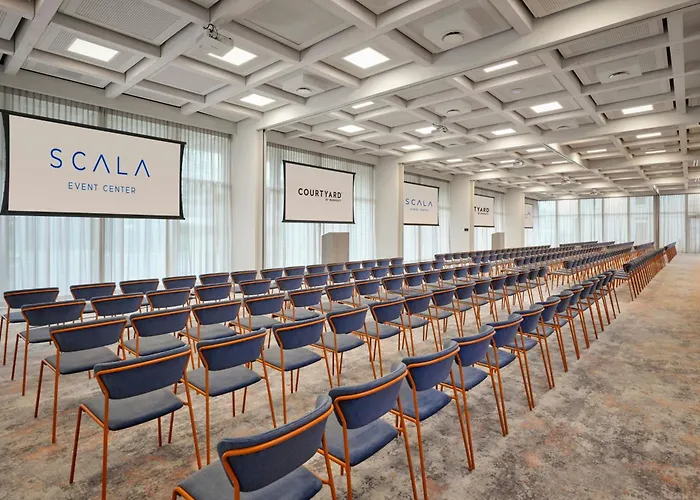 Courtyard By Marriott *