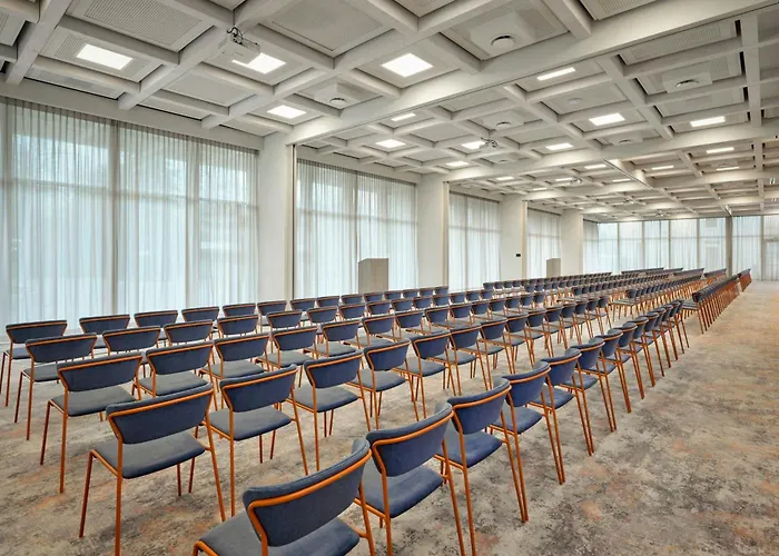 Courtyard By Marriott Hotel