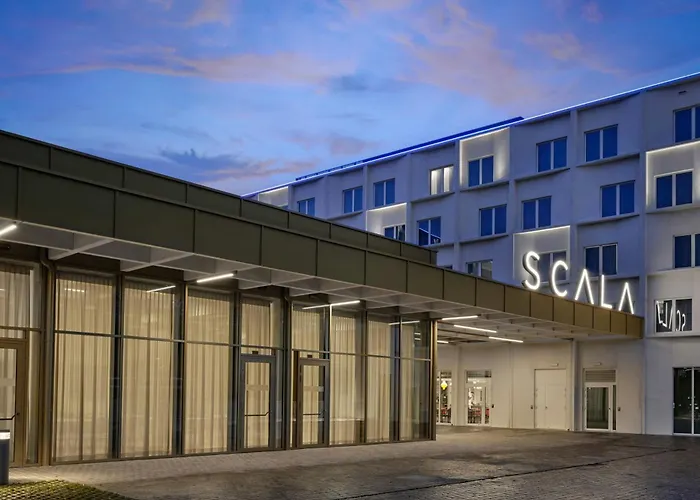 Courtyard By Marriott Hotel *