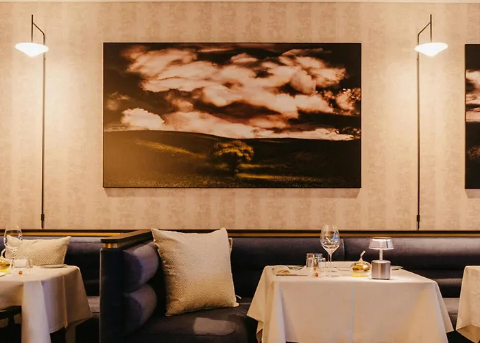 Courtyard By Marriott Hotel *