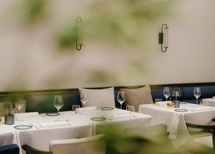 Courtyard By Marriott Hotel *