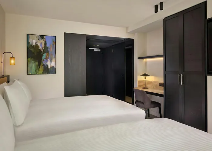 Courtyard By Marriott Hotell