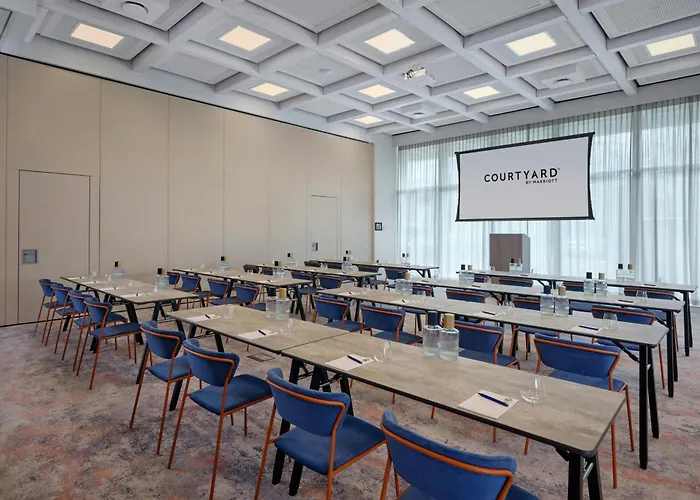 Courtyard By Marriott *